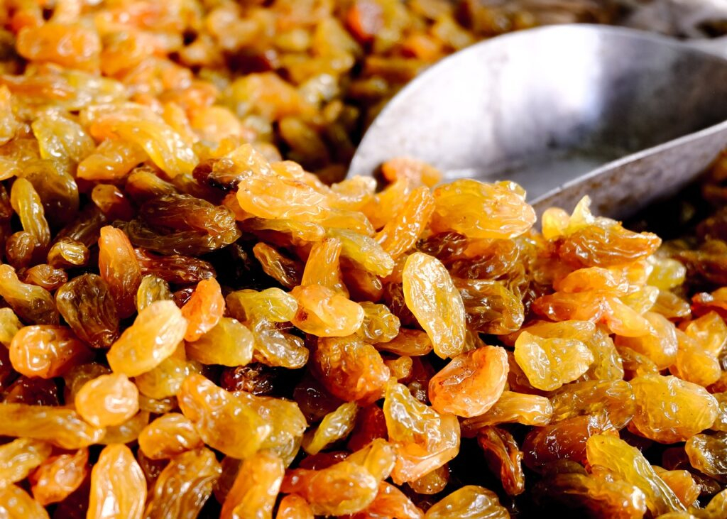 Benefits of Eating Raisins (Kishmish) Daily: